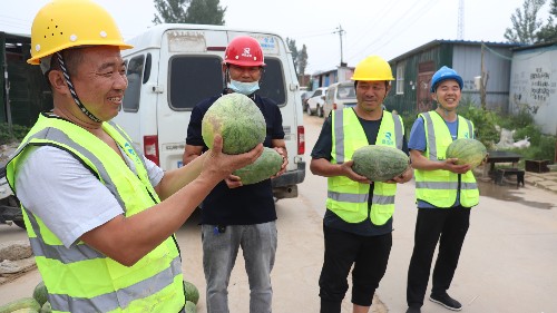 “跟着新洁源，西瓜吃不完”新洁源溽暑送清凉！